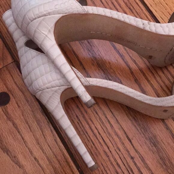 VINCE CAMUTO SPIKE EXOTIC ANKLE STRAP HEELS BEIGE SIZE 9.5 STRAPPY SEXY SHOES - Picture 8 of 9